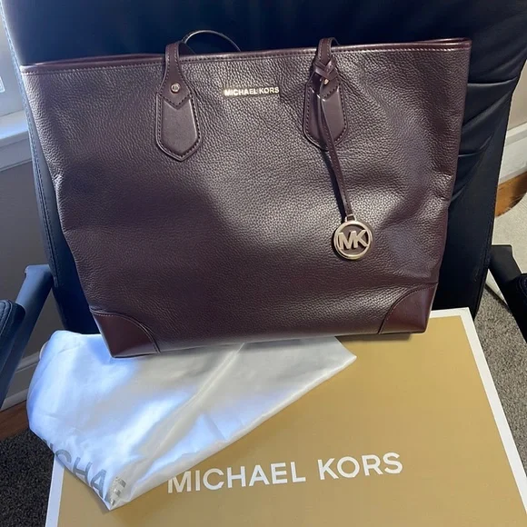 Michael kors eva large sales pebbled leather tote bag